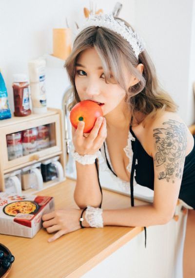 他揉捏她两乳不停呻吟_超清完整视频观看