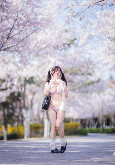 女人脱了内裤趴开腿让男躁动态图_4K在线观看高清